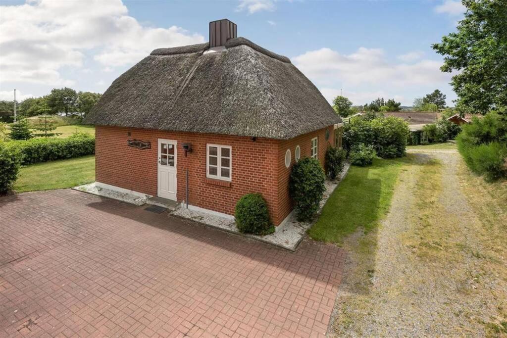 Thatched Holiday Home In Struer, Jutland With A View 外观 照片