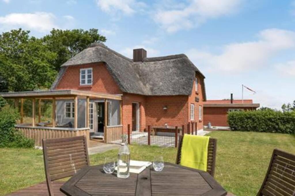 Thatched Holiday Home In Struer, Jutland With A View 外观 照片