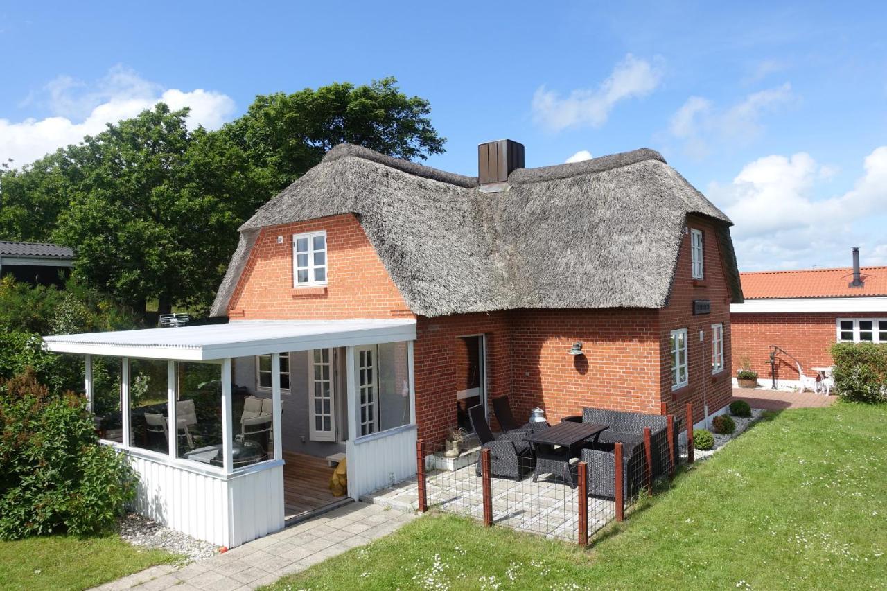 Thatched Holiday Home In Struer, Jutland With A View 外观 照片